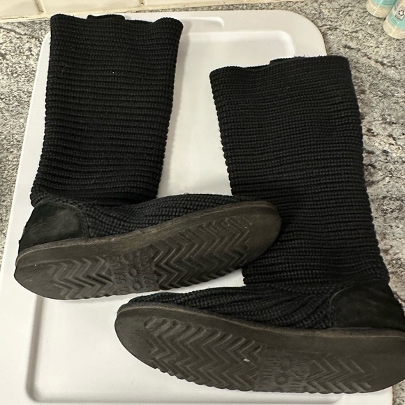 UGG Over the knee twisted black cable knit button detail fold over gorpcore boot - Picture 5 of 13